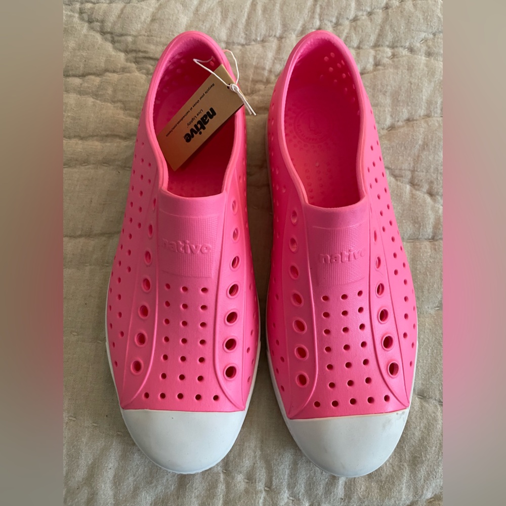 💗 NWT Native Jefferson shoes in Floyd hot pink W9/M7 💗
